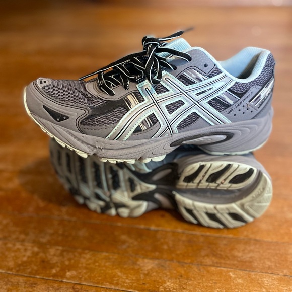 ASICS - Picture 3 of 3